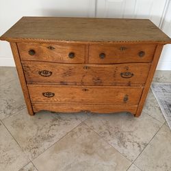 Antique oak dresser
41. 75"T X 17.5 deep
29. 25" W