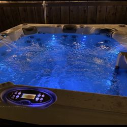 6-Person Jacuzzi Spa – $600 | AS-IS | MUST PICK UP BY JAN 15
