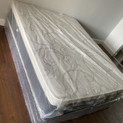 NEW QUEEN PILLOW MATTRESS AND BOX SPR+ING 2pcs  