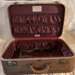 Vintage 1950’s Skyways Leather Suitcase 
