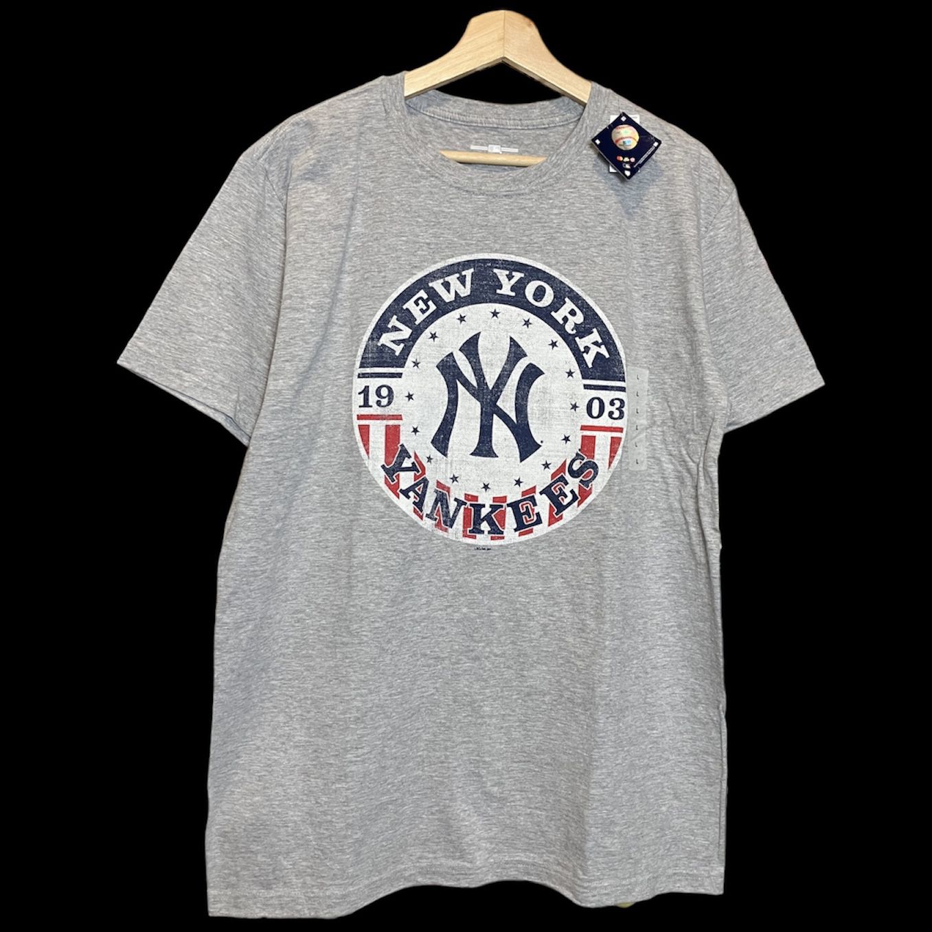 NEW YORK YANKEES TEE SIZE LARGE for Sale in Los Angeles, CA - OfferUp