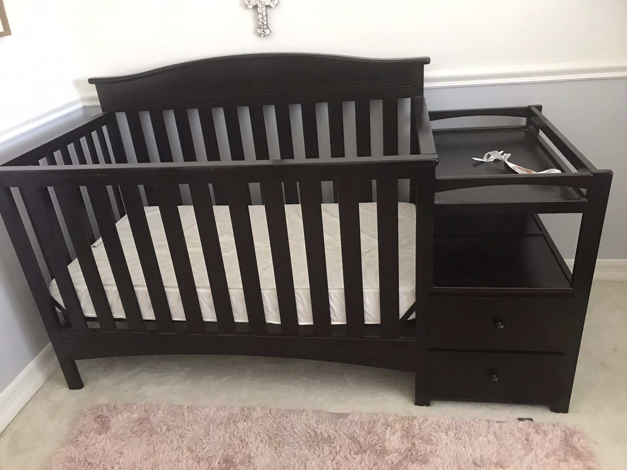 Baby Crib Turns Into Toddler Bed