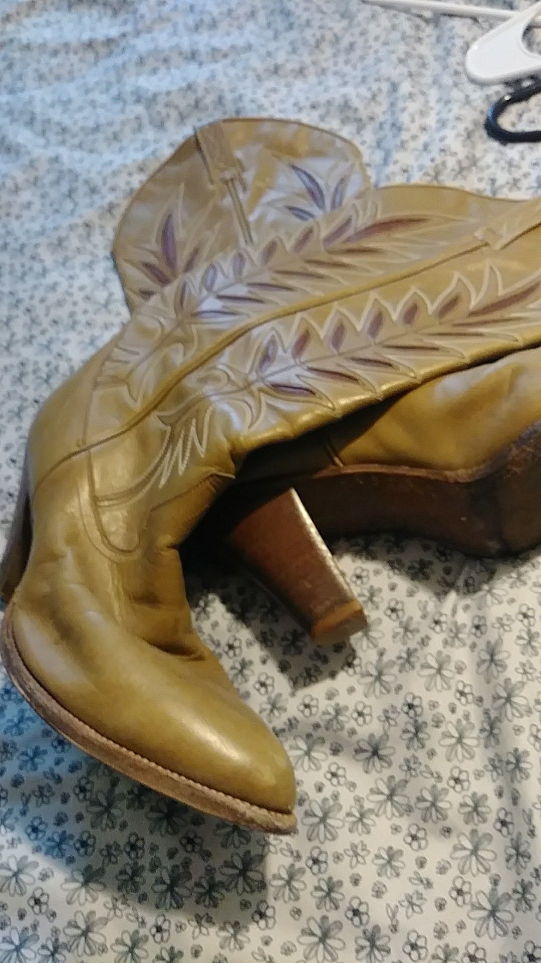 Size 9 Vintage Cowgirl Boots