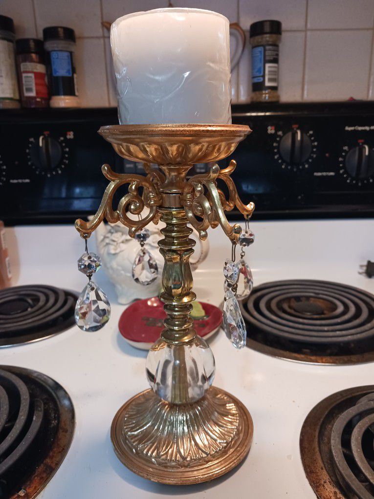  REALLY NEAT LOOKING VINTAGE BRASS CANDLE HOLDER WITH GLASS TEAR DROPS 