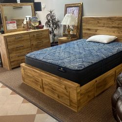 Farmhouse Queen Platform Bedroom