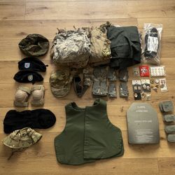 US Military Uniform & Tactical Gear Lot – Body Armor Plate, Combat Uniforms, Pouches, Headgear & Insignia 