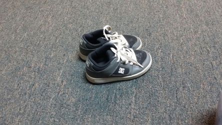 Toddler dc shoes size 11