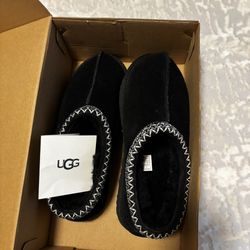UGG SLIPPERS SIZE 9 WOMEN