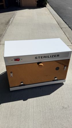 Sterilizer for beauty salon tools
