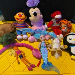 Lot of Dolls with Big Eyes