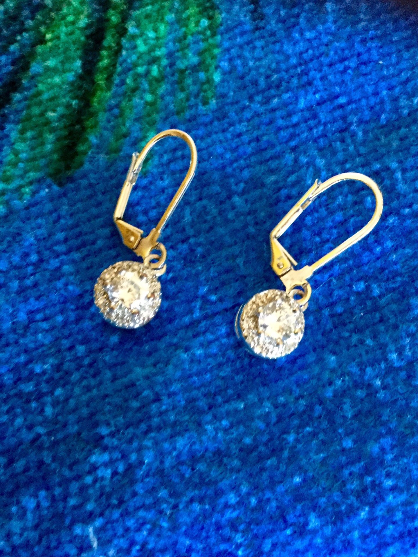 Beautiful Crystal earrings from Macy’s / Dangle high shine & sophisticate 💜💛💜