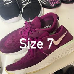 Nike Sports Magenta Shoes 