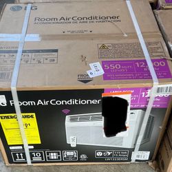 LG 12,000 BTU 115V Window Air Conditioner Cools 550 sq. ft. with Wi-Fi, Remote, Dehumidifier and in White