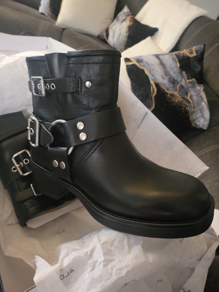 Aldo Womans Boots New Size 6