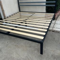 PLATAFORMA DE METAL ALTA KING SIZE NUEVA NO NECESITA BOX SPRING NUEVAS 