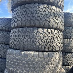 Vendo 33/12.50/R18 Bfgoodrich  las 4 llantas por $220