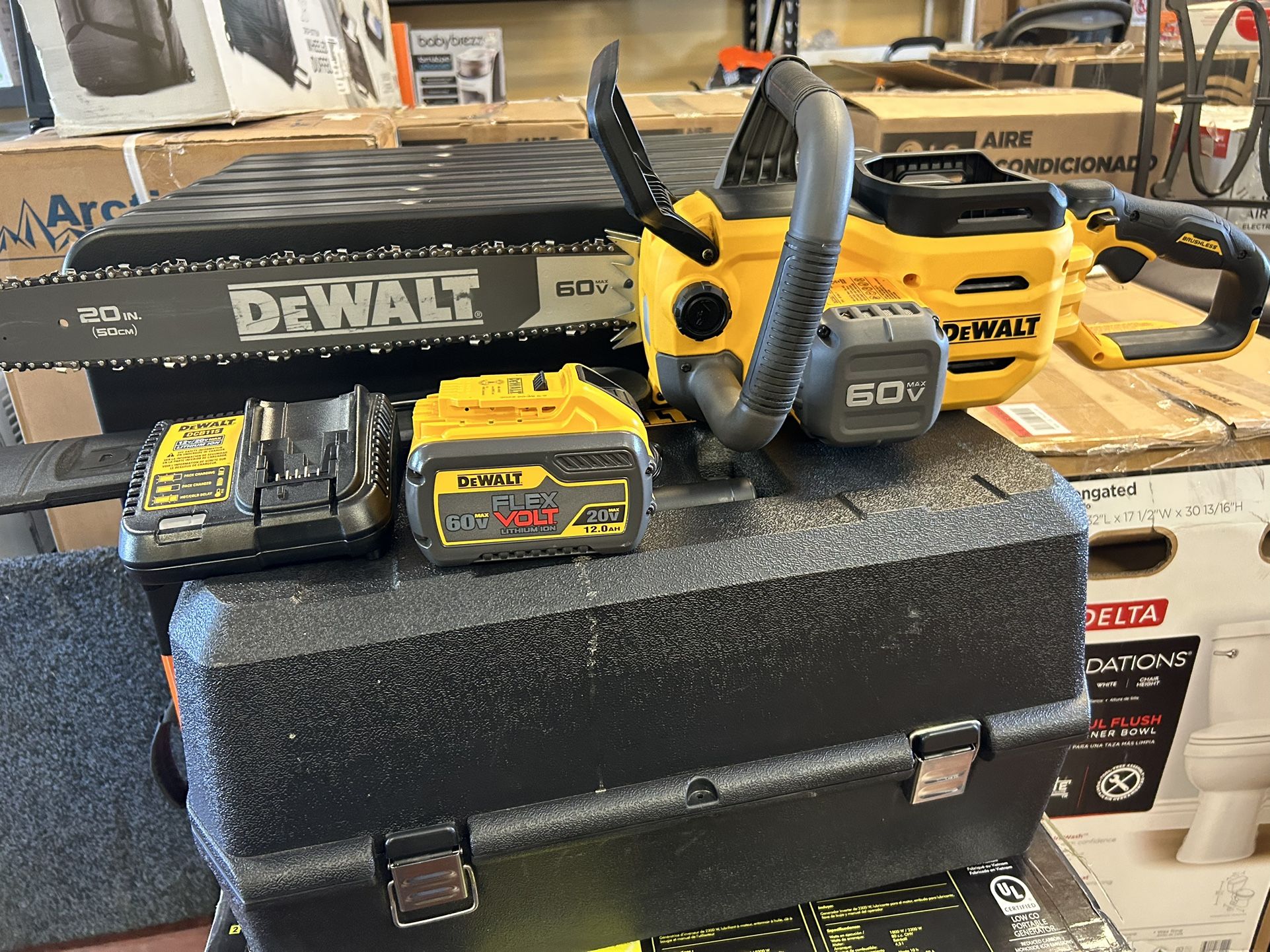 DeWALT 60-Volt Maximum 20 in. Brushless Battery Powered Chainsaw Kit with Flexvolt 4Ah and 12Ah Batteries and Charger