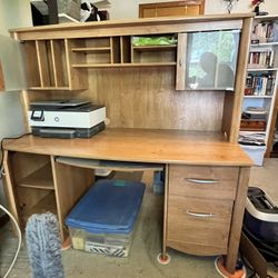 Maple Computer Desk With Hutch