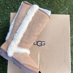 UGG SIZE 7