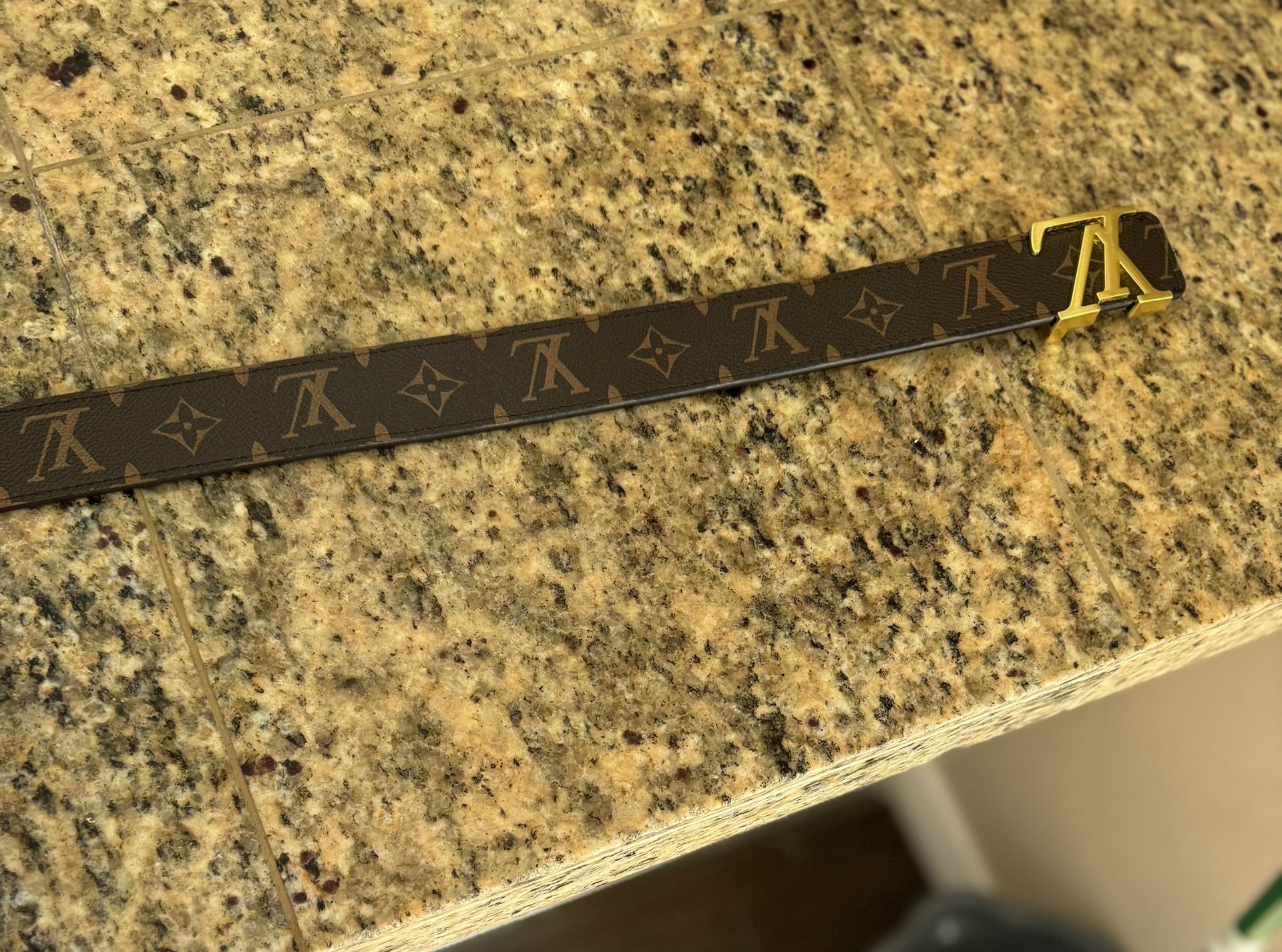 Louis V Belt