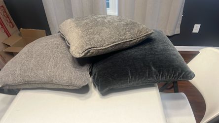 3 decorative throw pillows