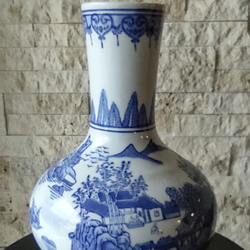12" Chinoiserie Maitland Smith Blue & White Porcelain Chinese Asian Vase.