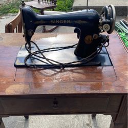 Antique singer sewing machine in nice shape rare to see with the light on it