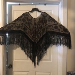 Women’s pull over Shawl