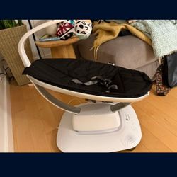 Mamaroo 4Moms Baby Swing