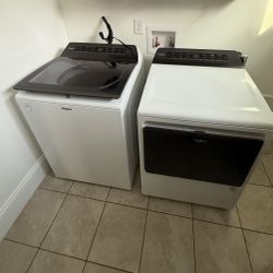 Whirlpool Top load electric washer and dryer set