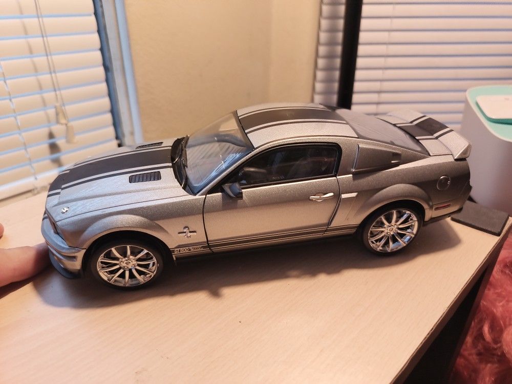 Diecast Car 1/18 Scale 2008 Shelby GT 500 Super Snake 