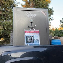 big safe for sale 700$ obo first come first serve 