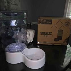 Brand NEW pet water bowls