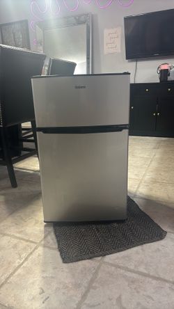 Galanz Mini Fridge