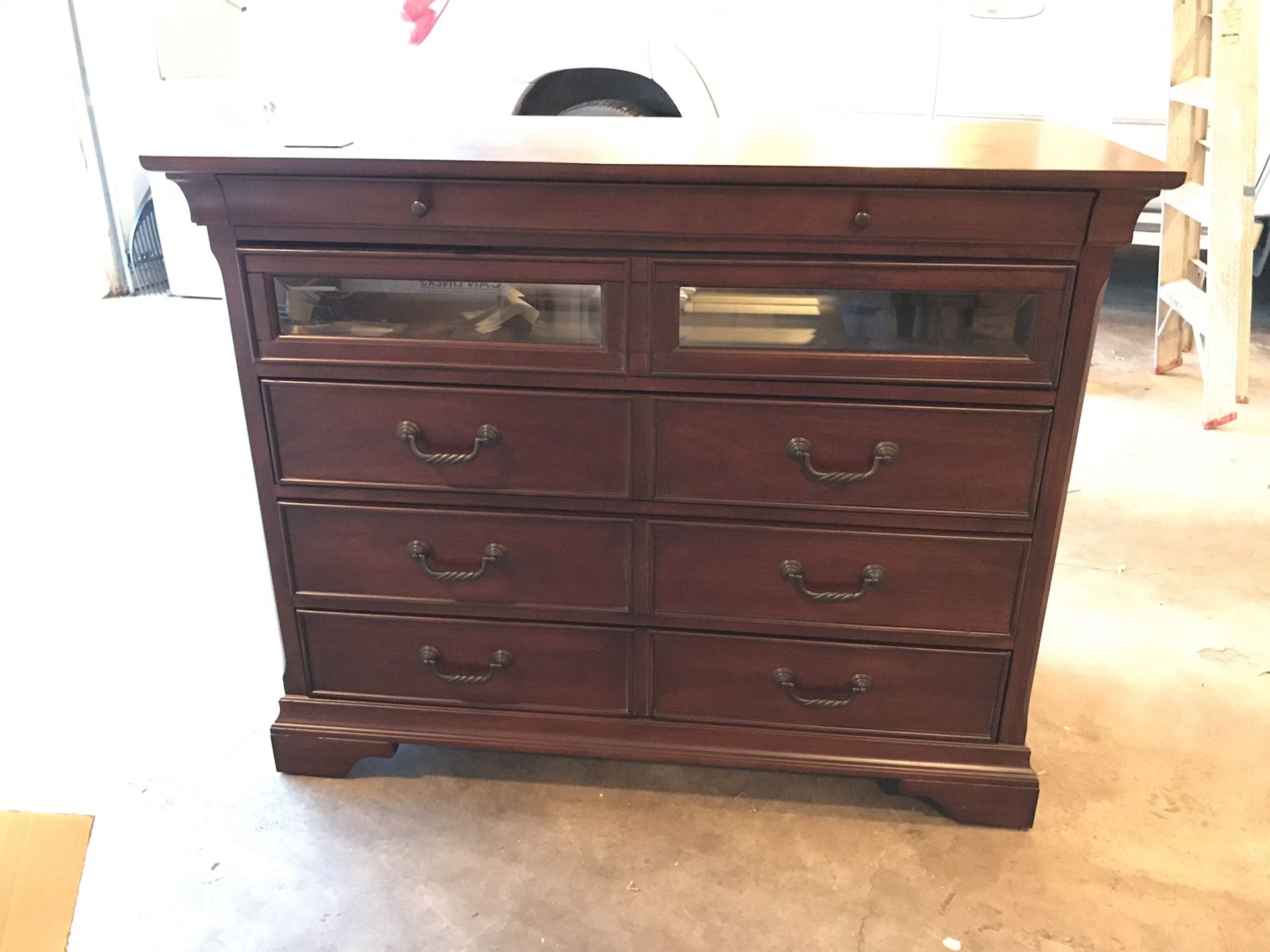 Dresser