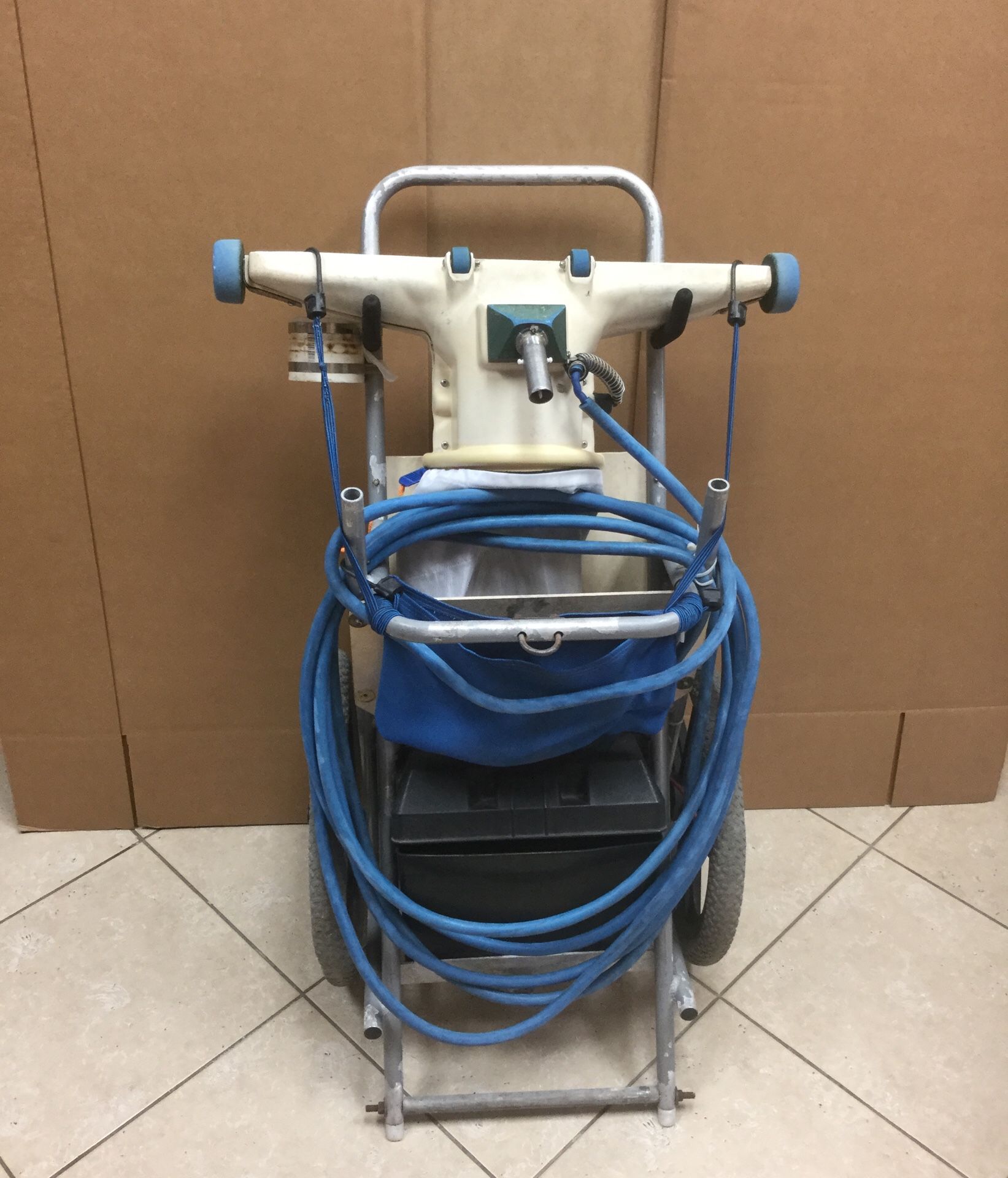 HAMMERHEAD POOL VACUUM 30” With On Board Charger and Battery for Sale