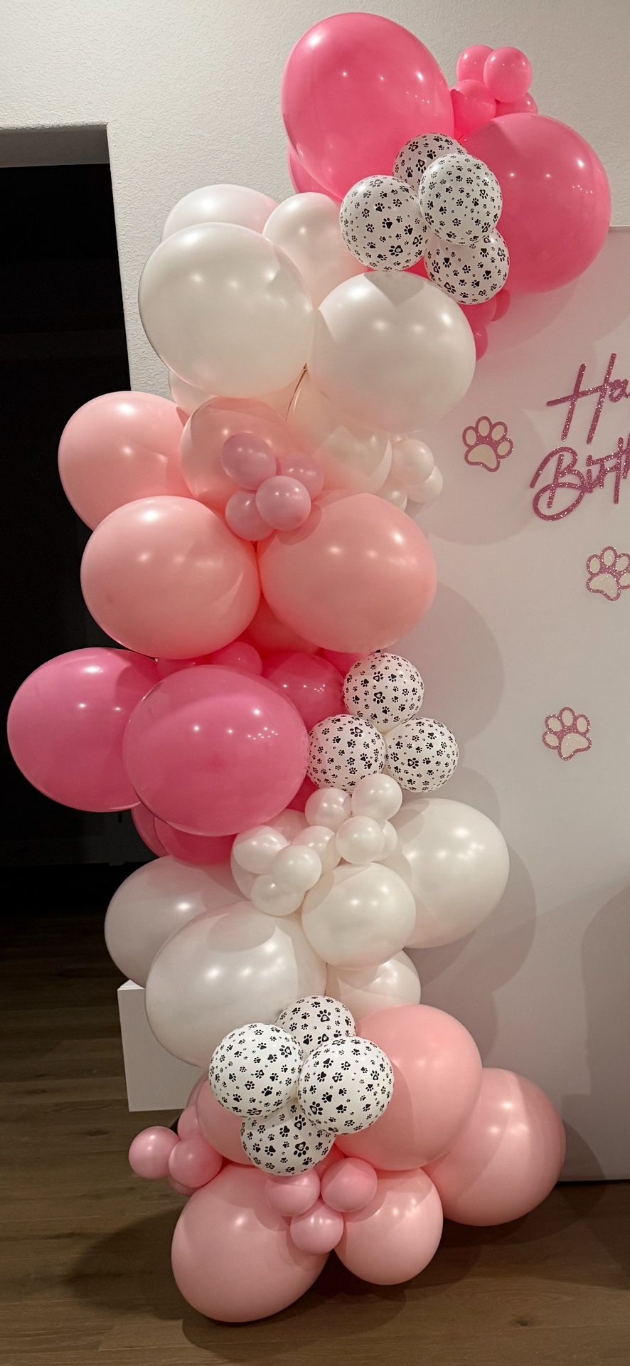 Balloon Garland With Paw Print 8FT