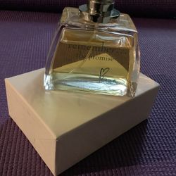 GREAT PERFUME!!!!     AN AMAZING PERFUME FOR THAT SPECIAL PERSON.   IT HAS  BLEND OF GARDENIA AND JASMINE. 