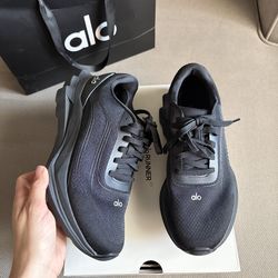 ALO Yoga Runners size 7 women
