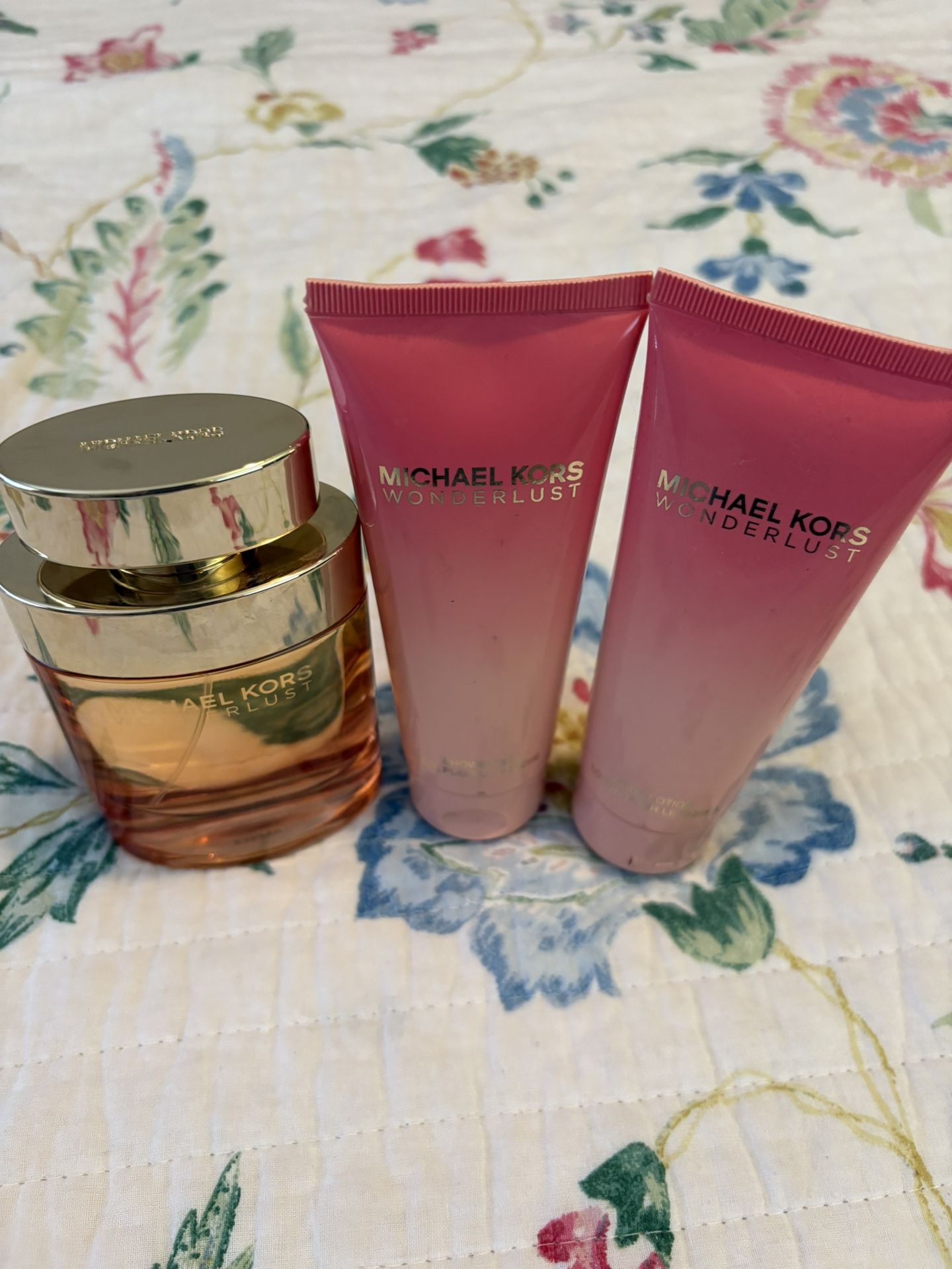 Michael Kors Wonderlust Women Perfume Set