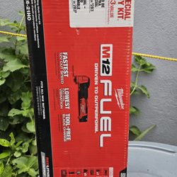 NUEVO MILWAUKEE M12 MULTITOOL KIT CON BATERIA Y CARGADOR 