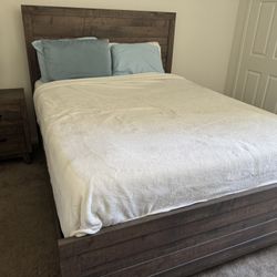 Bedroom Set. Must Go Moving! 