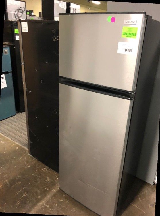 Vissani MDFF7SS 7.1 cu. ft. Top Freezer Refrigerator