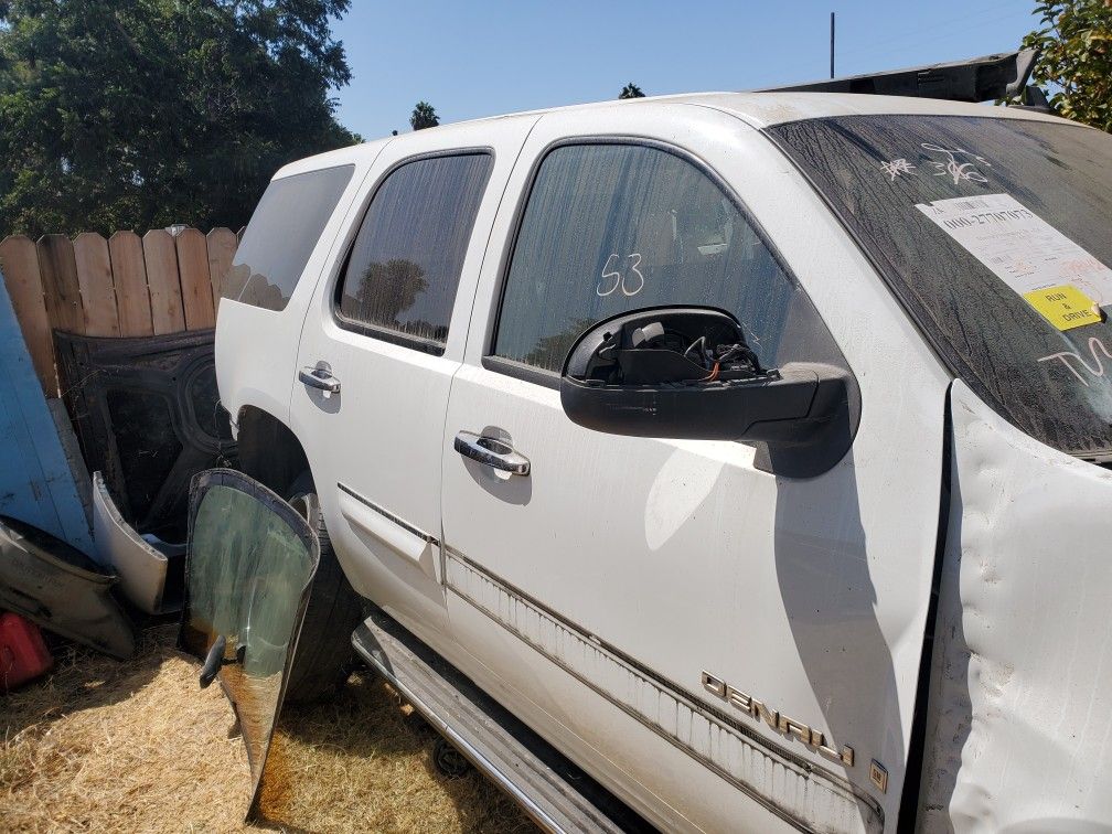 07 GMC Yukon Denali parts