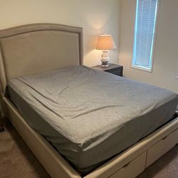 Queen Bed (with mattress if wanted)