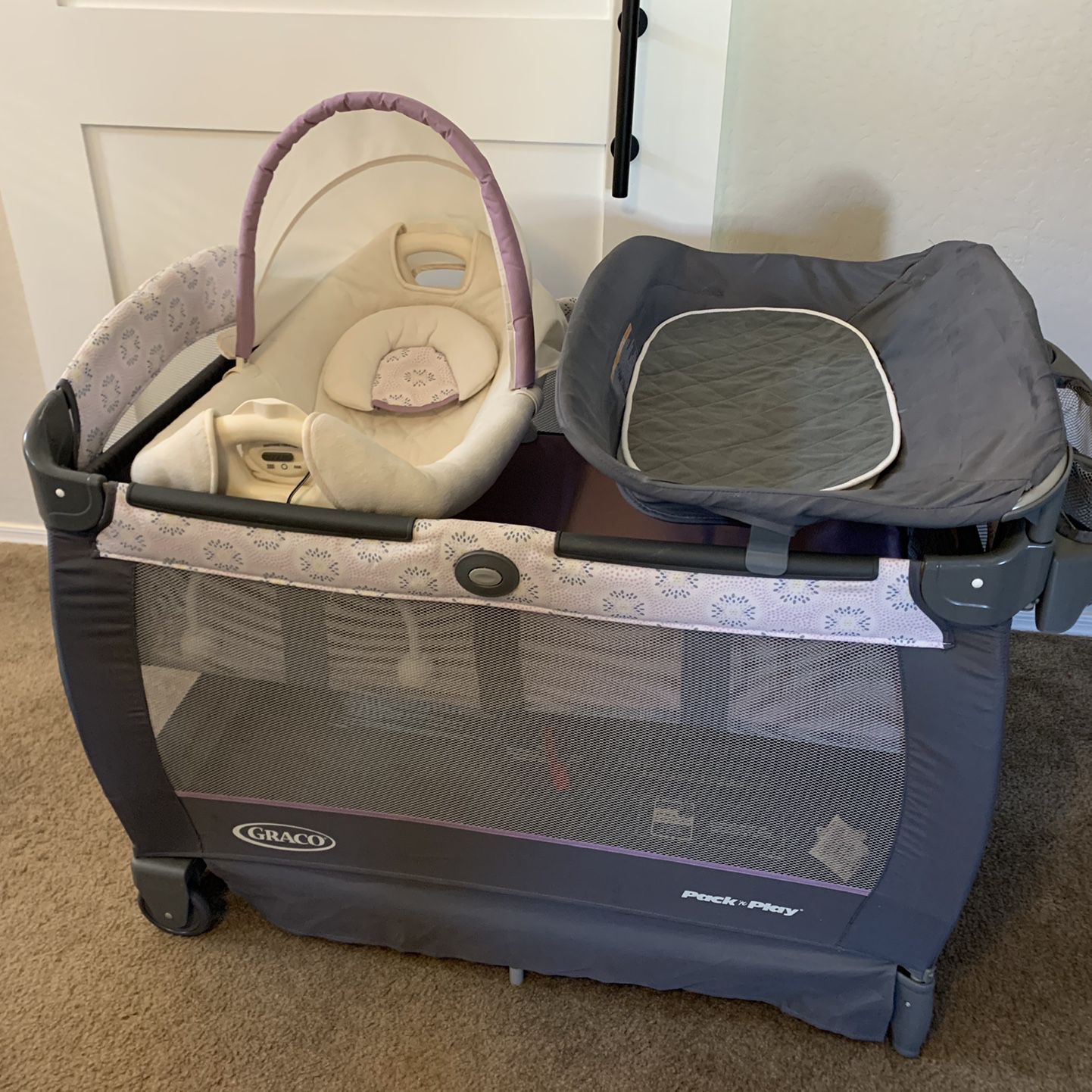 Graco Pack And Play suite And Play yard