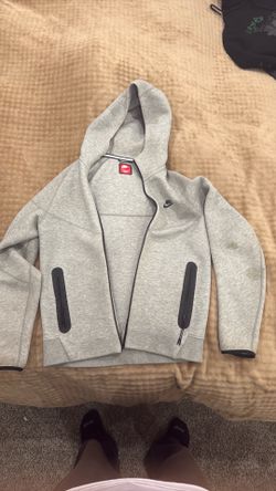 Men’s small Nike tech