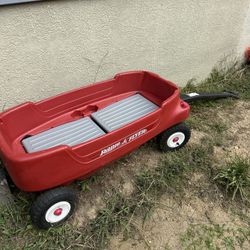 Radio flyer wagon 
