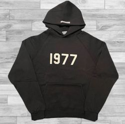 1977 Essential Hoodie