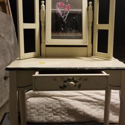 Little Lady Vanity